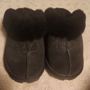 UGG Womens Black Fuzzy Slippers